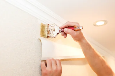 Pose de papier peint à Brissac — revêtements muraux et toiles de verre
